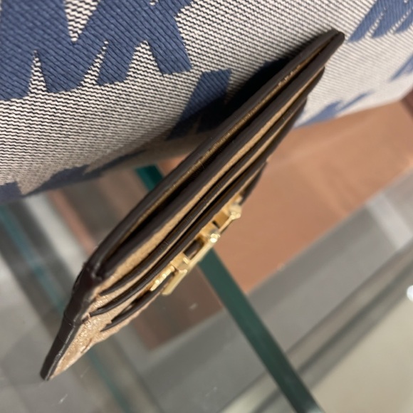 MICHAEL KORS
Reed Large Pebbled Leather Card Holder Case
Camel 
NWT - Picture 14 of 16